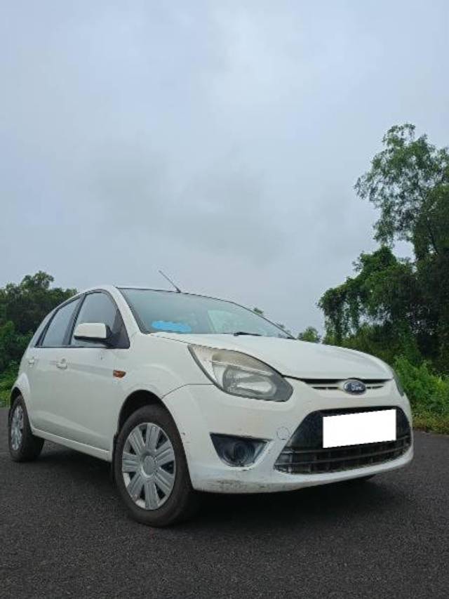 https://images10.gaadi.com/usedcar_image/4088889/original/processed_de82a0bc-78ec-4093-943d-89352e5f3368.jpg?imwidth=6400