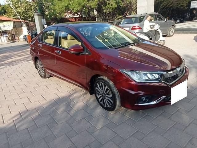 https://images10.gaadi.com/usedcar_image/4089077/original/processed_63a8b761b362c6dae7addfa9fe975b98.jpg?imwidth=6400