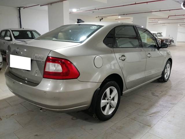 https://images10.gaadi.com/usedcar_image/4089347/original/processed_71b0ea77c339163b973451591ef9245a.jpg?imwidth=6402