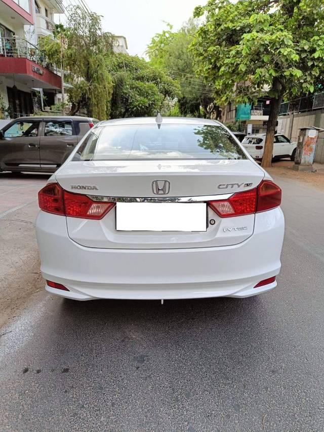 https://images10.gaadi.com/usedcar_image/4089366/original/processed_a09daea5a0f28aa17500d0bd41c8f908.jpeg?imwidth=6402