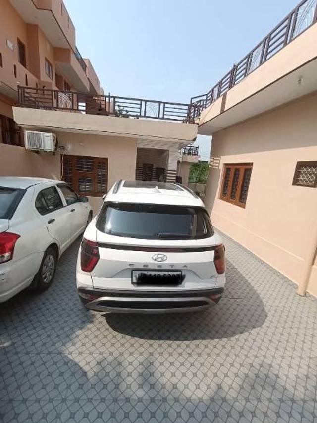 https://images10.gaadi.com/usedcar_image/4089405/original/processed_ec7e9101-3be0-4208-a725-120b940fff7f.jpeg?imwidth=6402