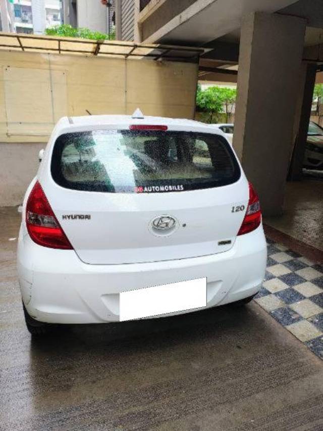 https://images10.gaadi.com/usedcar_image/4089812/original/processed_e1f67002-f0af-4346-a476-66fe15704300.jpg?imwidth=6402