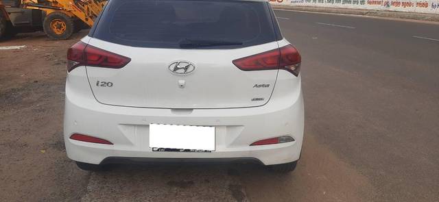 https://images10.gaadi.com/usedcar_image/4089950/original/processed_4ec7a52b-a78c-4bcd-979d-b87ae0833992.jpg?imwidth=6401