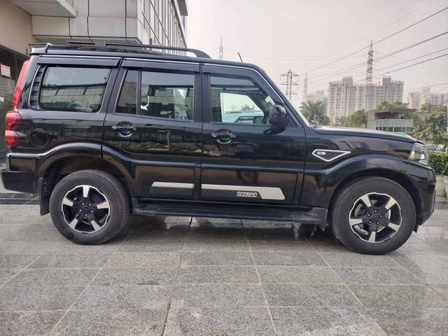 https://images10.gaadi.com/usedcar_image/4089961/original/processed_875d11a4e7c83b8c4d0300262ebf404a.jpg?imwidth=6401