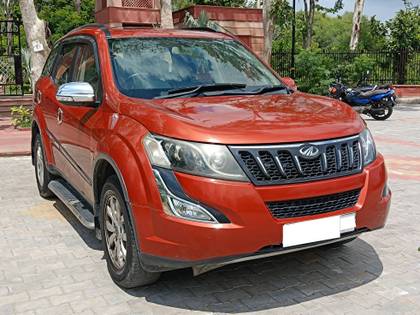 Mahindra XUV500 W10 2WD