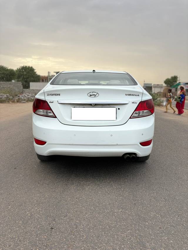 https://images10.gaadi.com/usedcar_image/4090087/original/processed_7363f2ba7d54aff8d947ea193f726cb7.jpg?imwidth=6402