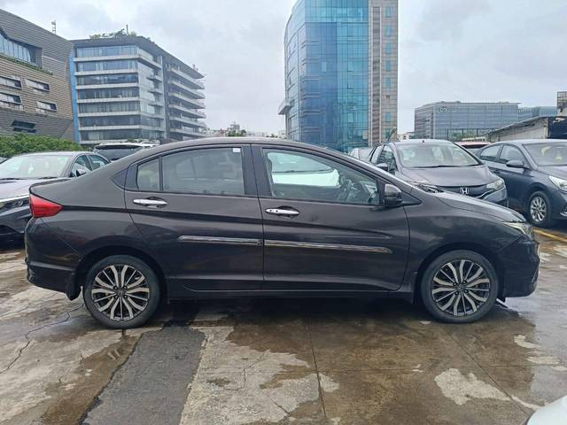 https://images10.gaadi.com/usedcar_image/4090100/original/processed_51b77c4bc0e85fdedf5bd32b0c749075.jpg?imwidth=6401