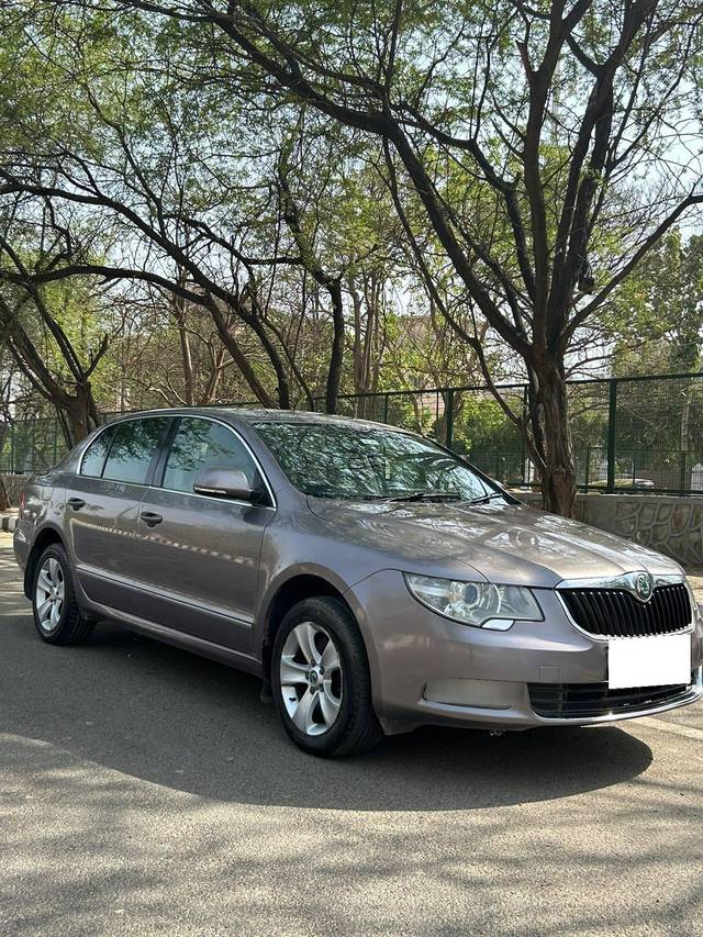 https://images10.gaadi.com/usedcar_image/4090265/original/processed_d4e105d73b770cec1ab195d2b83d4ac3.jpg?imwidth=6400