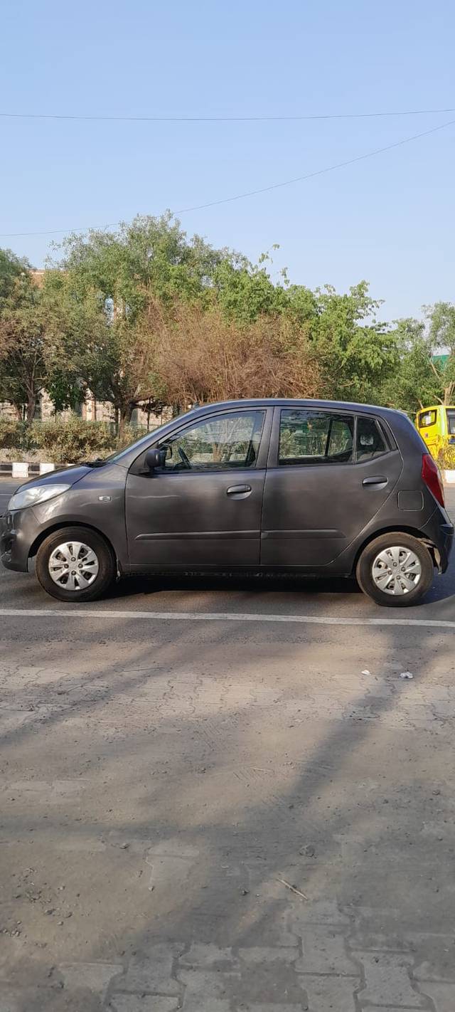 https://images10.gaadi.com/usedcar_image/4090301/original/4bde49ea821782815655f7d78e431b94.jpg?imwidth=6402