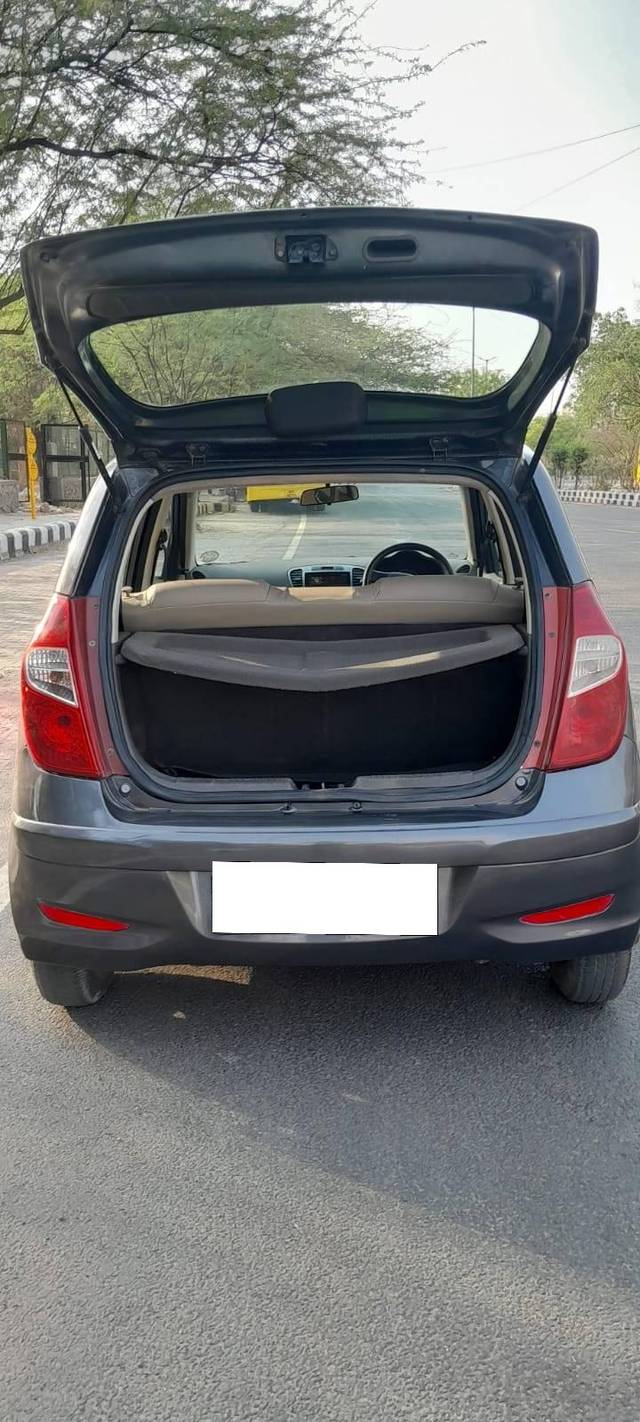 https://images10.gaadi.com/usedcar_image/4090301/original/processed_f2d79fb9d324040ed326aef1736ab840.jpg?imwidth=6401