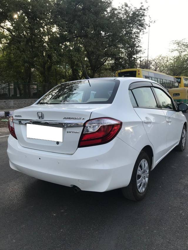 https://images10.gaadi.com/usedcar_image/4090309/original/processed_634e82e8edb10cf9ae23e704762efa54.jpg?imwidth=6402