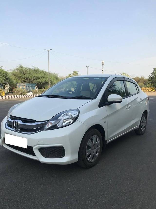 https://images10.gaadi.com/usedcar_image/4090309/original/processed_cfd66dcf70a2f56168d6b1dd969584a2.jpg?imwidth=6400