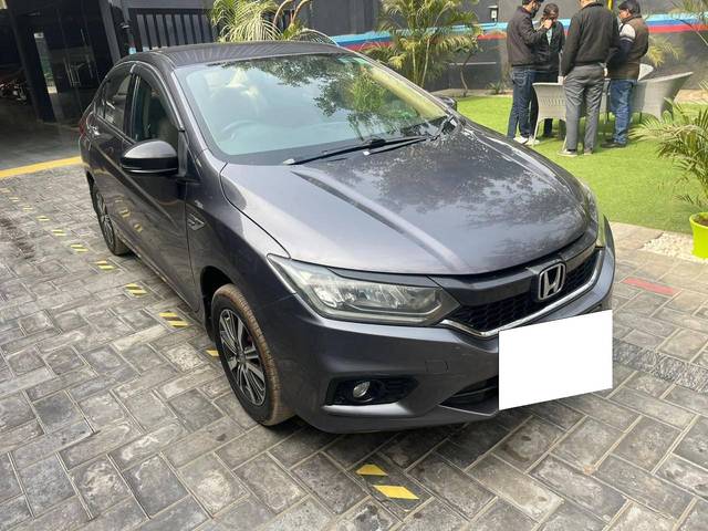 https://images10.gaadi.com/usedcar_image/4090319/original/processed_a7e1c8195c3ff969bb5d61a0f365b4de.jpg?imwidth=6400