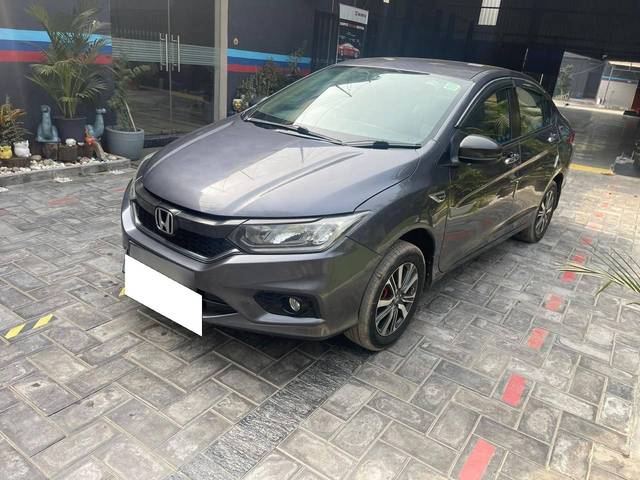 https://images10.gaadi.com/usedcar_image/4090319/original/processed_d4c2c607516134f624d552b18082b61b.jpg?imwidth=6402