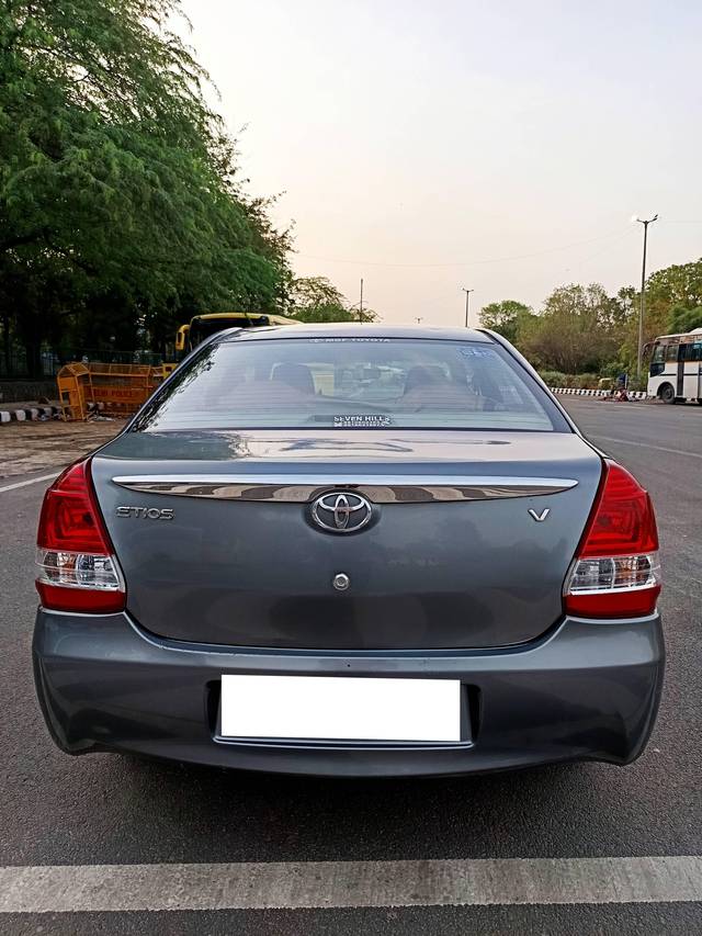 https://images10.gaadi.com/usedcar_image/4090353/original/processed_3619e019aec1cbea1e6bc9cbfbf25203.jpg?imwidth=6402