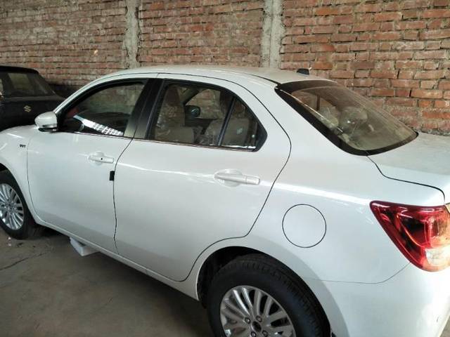 https://images10.gaadi.com/usedcar_image/4090391/original/processed_5bd0e972-161a-4e57-8e8f-3808558f62e1.jpg?imwidth=6402