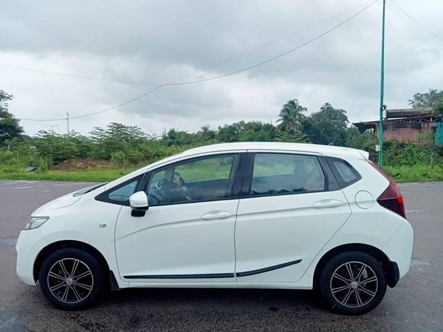 https://images10.gaadi.com/usedcar_image/4090417/original/6ee1ca4ab7cc267f1ac9b5985dcf22f7.jpg?imwidth=6402