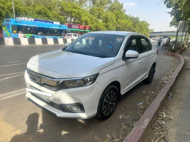 https://images10.gaadi.com/usedcar_image/4090671/original/processed_86dcde730192b43d91820826270b7bb3.jpeg?imwidth=6402