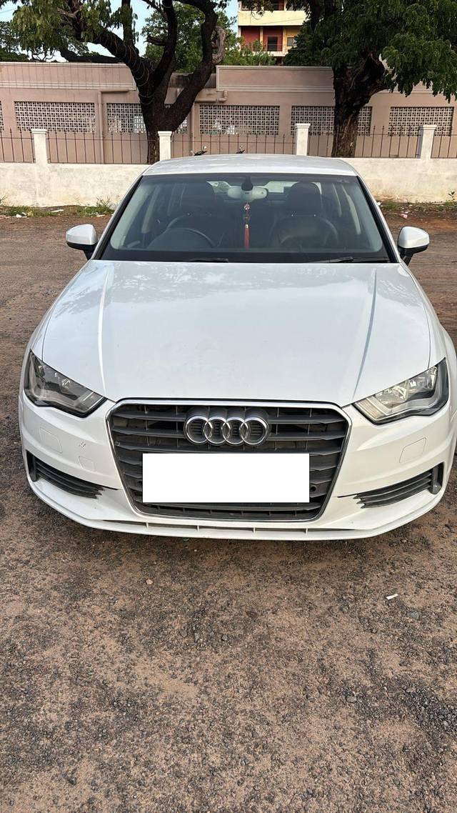 https://images10.gaadi.com/usedcar_image/4090734/original/processed_7502d5d58fcd2cb0ce90e4e18a23c334.jpg?imwidth=6402