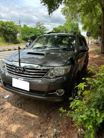 Toyota Fortuner 4x4 MT