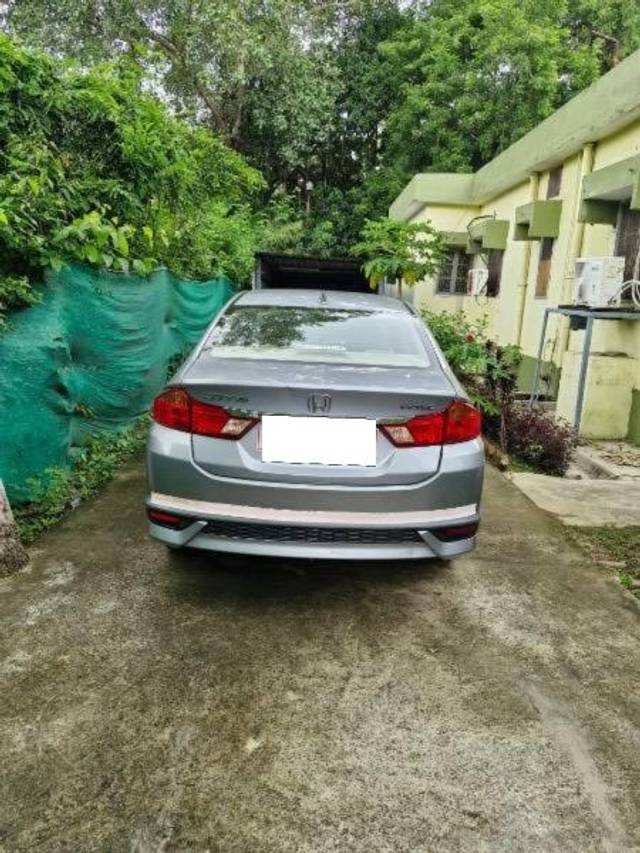 https://images10.gaadi.com/usedcar_image/4090761/original/processed_1449e36f-4549-42be-8bdc-df1942aefddd.jpeg?imwidth=6401