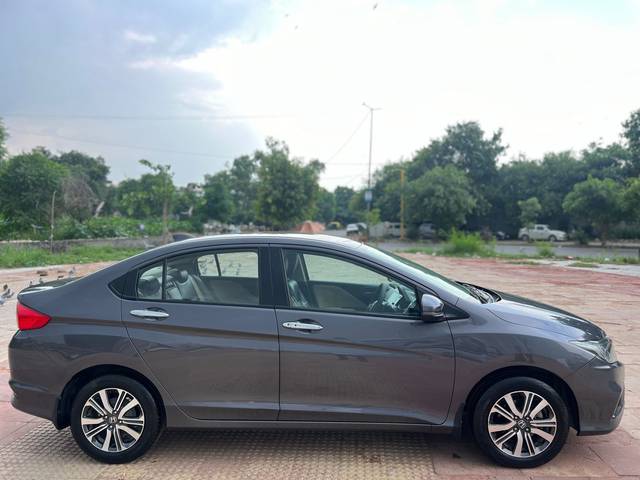 https://images10.gaadi.com/usedcar_image/4090768/original/54f535084a527644d199b6fb8190a3ea.jpg?imwidth=6402