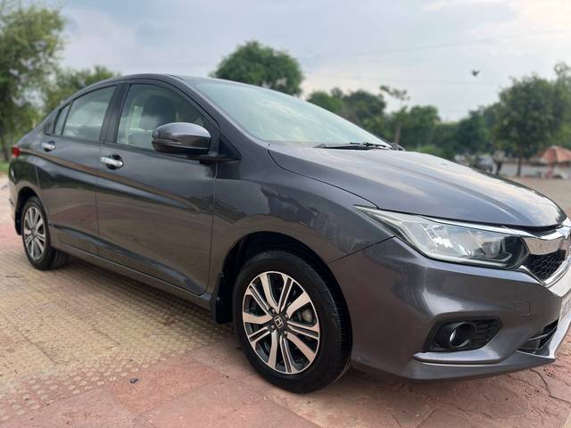 https://images10.gaadi.com/usedcar_image/4090768/original/7da003b4a30db552daeea1d5363461d3.jpg?imwidth=6401