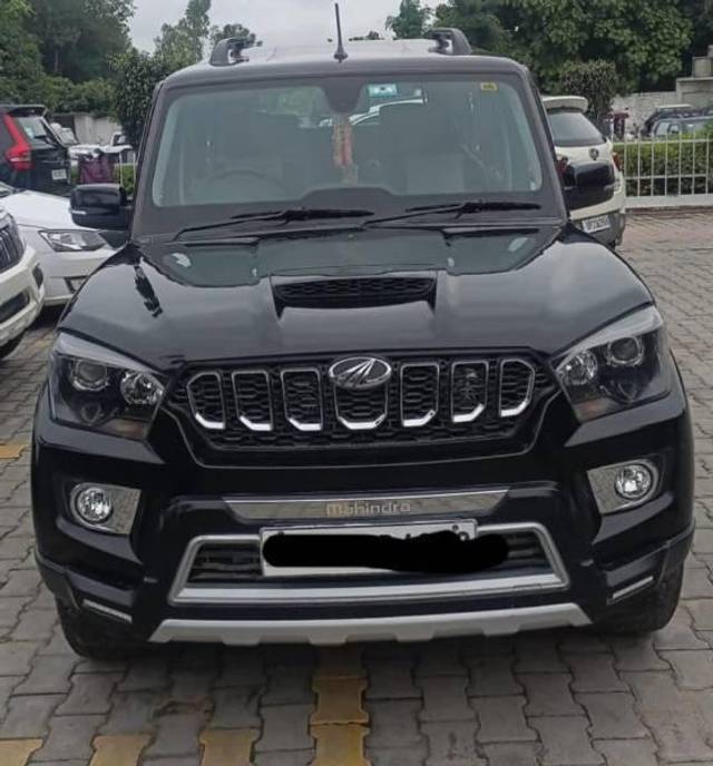 https://images10.gaadi.com/usedcar_image/4090782/original/processed_4baf9bdc-27bd-4e2c-a62b-6437cca5003f.jpg?imwidth=6401