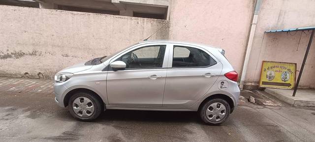 https://images10.gaadi.com/usedcar_image/4090793/original/processed_346ec463-1a9f-4a81-a433-e5e6cec019d1.jpg?imwidth=6402