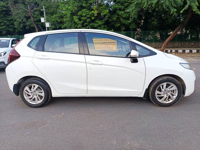 https://images10.gaadi.com/usedcar_image/4090857/original/processed_05717cdf2e824bd4d768209c69a88a67.jpg?imwidth=6401