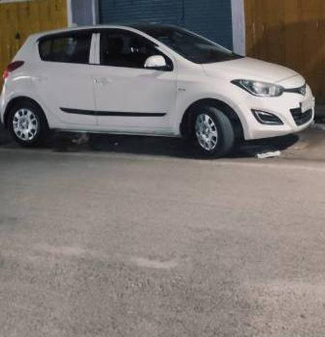 https://images10.gaadi.com/usedcar_image/4090964/original/processed_cd0ccffa-3e50-4f96-8eec-286ade57ce00.jpg?imwidth=6402