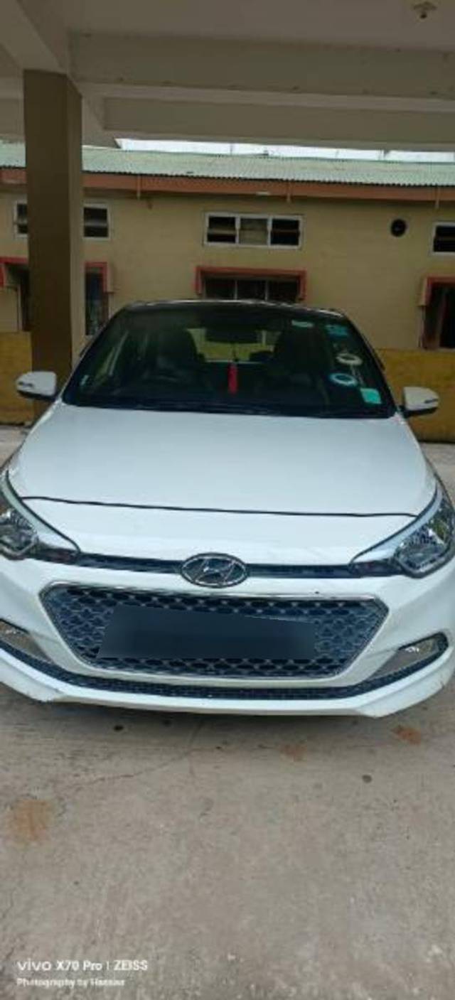 https://images10.gaadi.com/usedcar_image/4091009/original/processed_83c2bb89-286b-457c-8e9d-6a19c13530d7.jpg?imwidth=6402