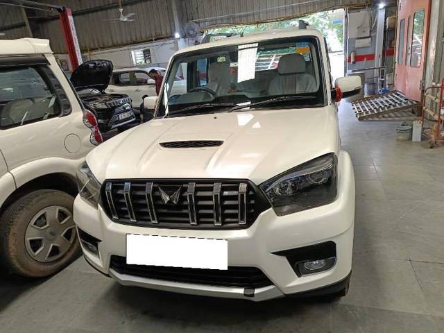 https://images10.gaadi.com/usedcar_image/4091307/original/processed_0255e82e-8b93-43b6-8638-da377e2cfa33.jpg?imwidth=6402