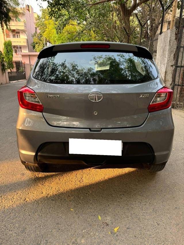 https://images10.gaadi.com/usedcar_image/4091458/original/processed_383bb6dc0b9e10dc210ce2e661269961.jpeg?imwidth=6402