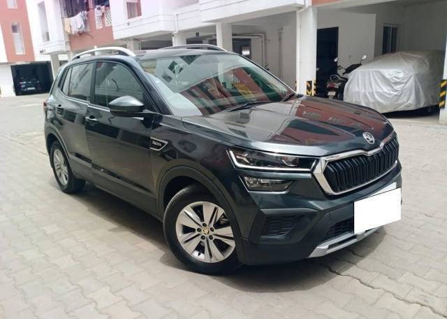 https://images10.gaadi.com/usedcar_image/4091759/original/processed_0818eebe72d5e7f853b2a1145b746459.jpg?imwidth=6400