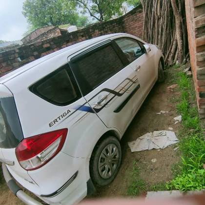 Maruti Ertiga SHVS VDI