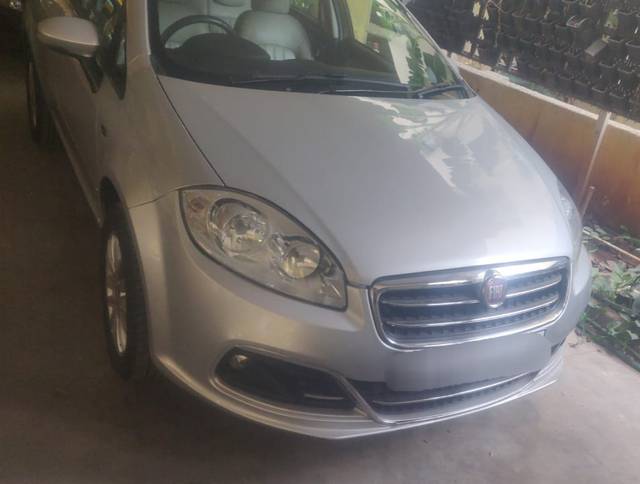 https://images10.gaadi.com/usedcar_image/4092022/original/67ef14b6b12c44fdbbbfdaf7679c3e9c.jpg?imwidth=6400