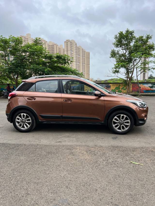 https://images10.gaadi.com/usedcar_image/4092097/original/7d0ed515b7c80a3b175705855bd3bd65.jpg?imwidth=6401