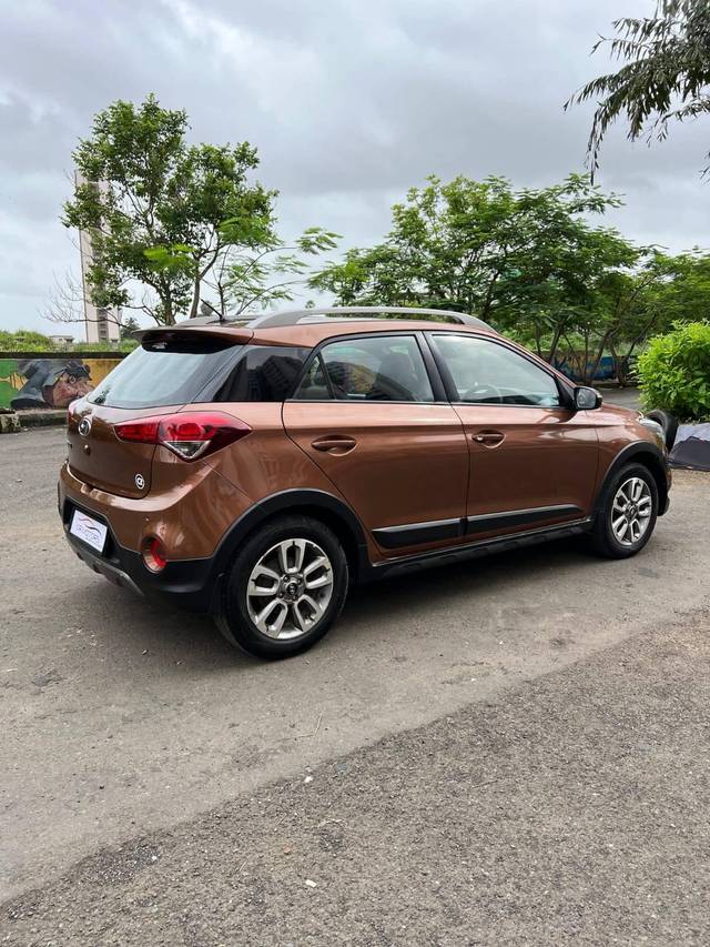 https://images10.gaadi.com/usedcar_image/4092097/original/processed_fab380f934df4151811e2695fd2579e4.jpg?imwidth=6402