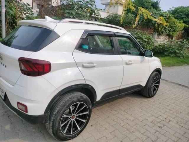 https://images10.gaadi.com/usedcar_image/4092372/original/processed_621972a3-5e02-4eb4-a248-e0beca4aaad3.jpg?imwidth=6402