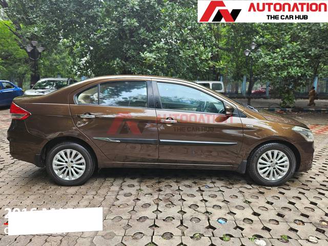 https://images10.gaadi.com/usedcar_image/4092375/original/processed_23f2c97b9b6dca0ff6191a8ef5a0467e.jpg?imwidth=6401