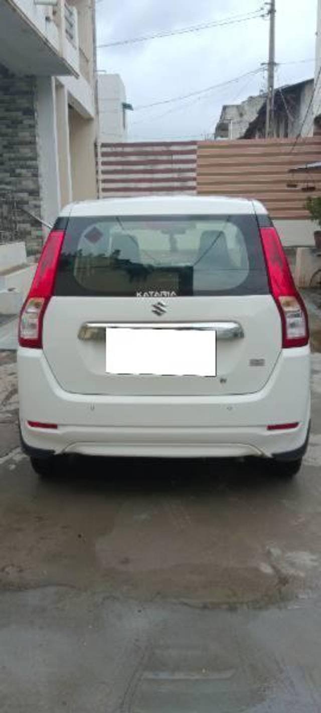 https://images10.gaadi.com/usedcar_image/4092467/original/processed_bd9218f0-4f3e-47a2-98c7-5960a4318b9f.jpg?imwidth=6401