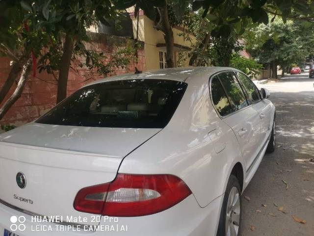 https://images10.gaadi.com/usedcar_image/4092614/original/processed_72360965-4e03-48e2-94f5-8aeaab17f599.jpg?imwidth=6402