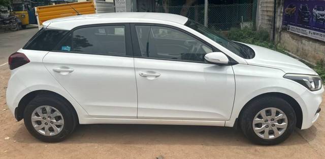 https://images10.gaadi.com/usedcar_image/4092759/original/processed_bcdf8ded-0b49-4f69-8dc2-a2cc950dbca6.jpg?imwidth=6401