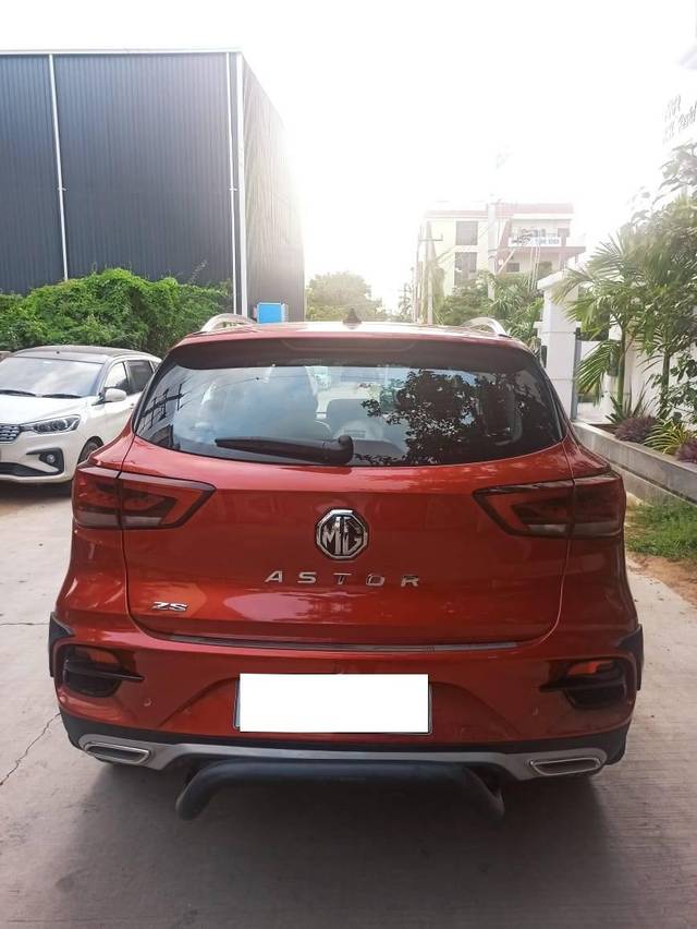 https://images10.gaadi.com/usedcar_image/4092901/original/processed_0d9b0e049667b18c9cef8a6b66758493.jpg?imwidth=6402