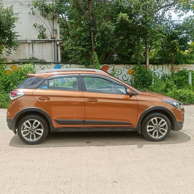 https://images10.gaadi.com/usedcar_image/4092977/original/processed_7fbb0f9b51d6104c16e8368ef1cea20c.jpg?imwidth=6401