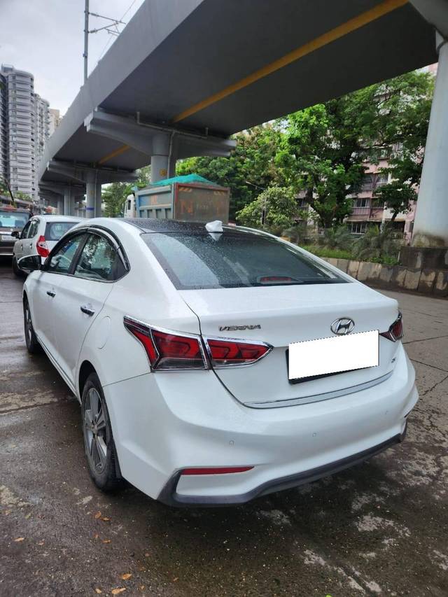 https://images10.gaadi.com/usedcar_image/4093029/original/processed_2eefb5e27850cc5b763adea1597b9cbc.jpeg?imwidth=6401