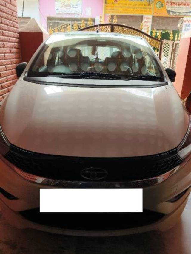 https://images10.gaadi.com/usedcar_image/4093147/original/processed_143ea23d-9662-45ea-9c81-7f6deceba754.jpg?imwidth=6400