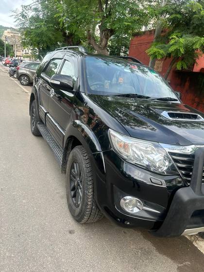 Toyota Fortuner 4x2 AT