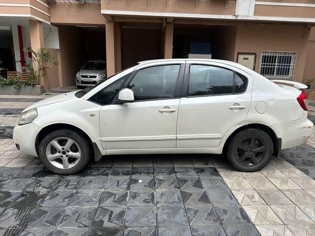 https://images10.gaadi.com/usedcar_image/4093199/original/20b24864214211f6ceb93d060109960e.jpeg?imwidth=6402